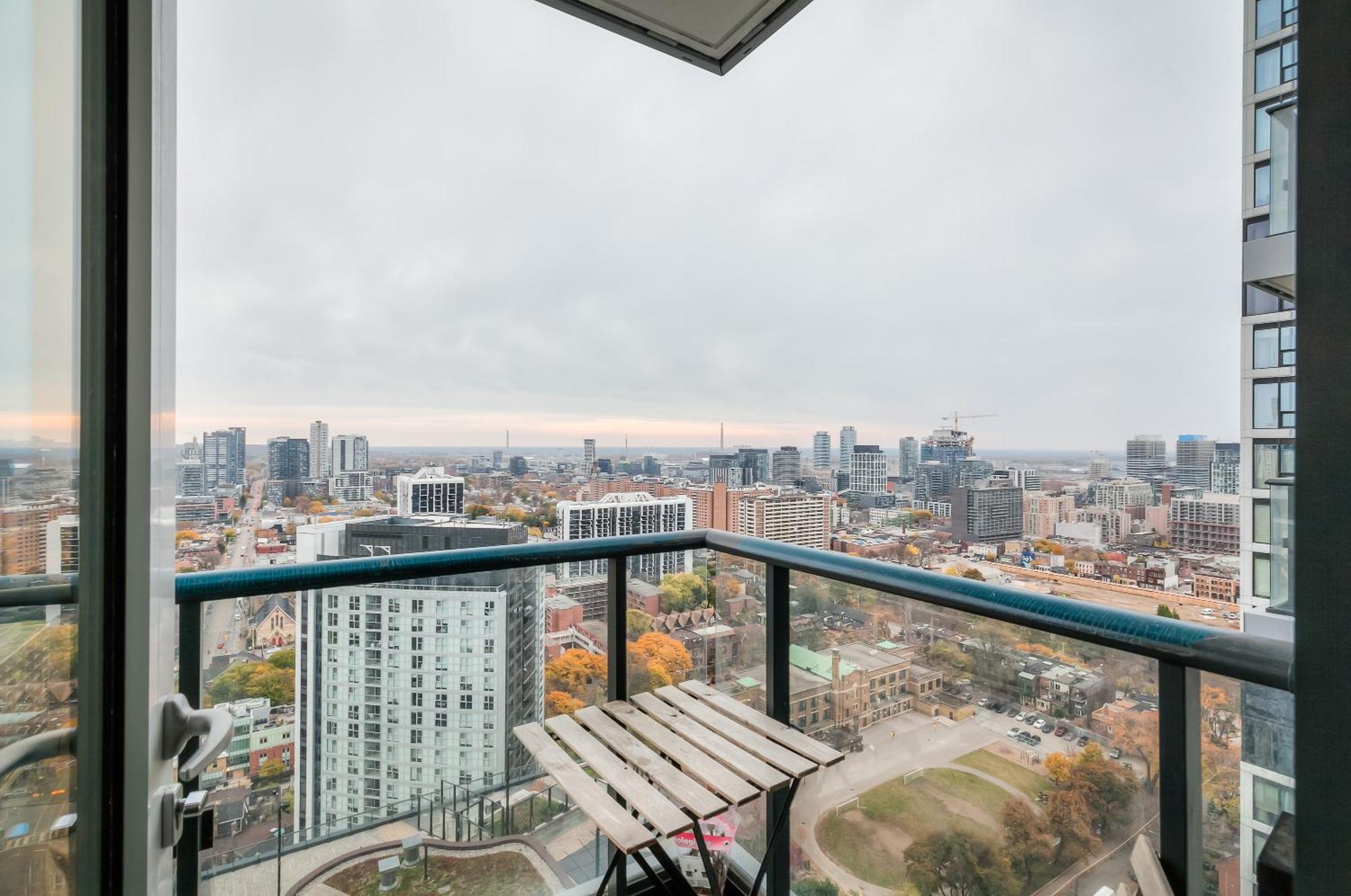 Panorama Suites Downtown Toronto Extérieur photo